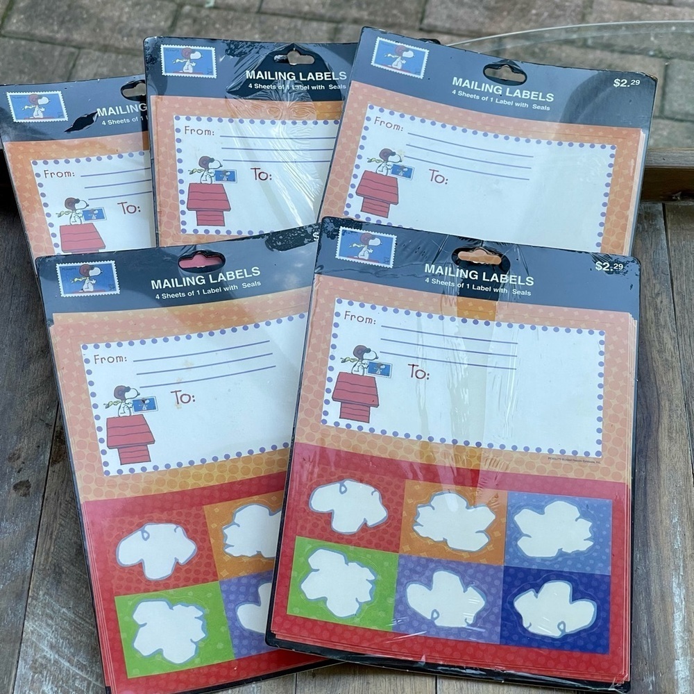 Hallmark snoopy, 5 vintage mailing labels 4 sheets of 1label with seals sealed